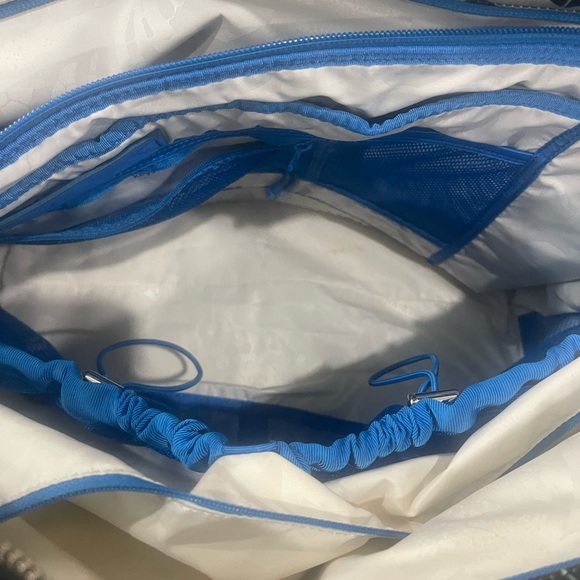 Lululemon Large Gym/ overnight bag - Picture 11 of 15